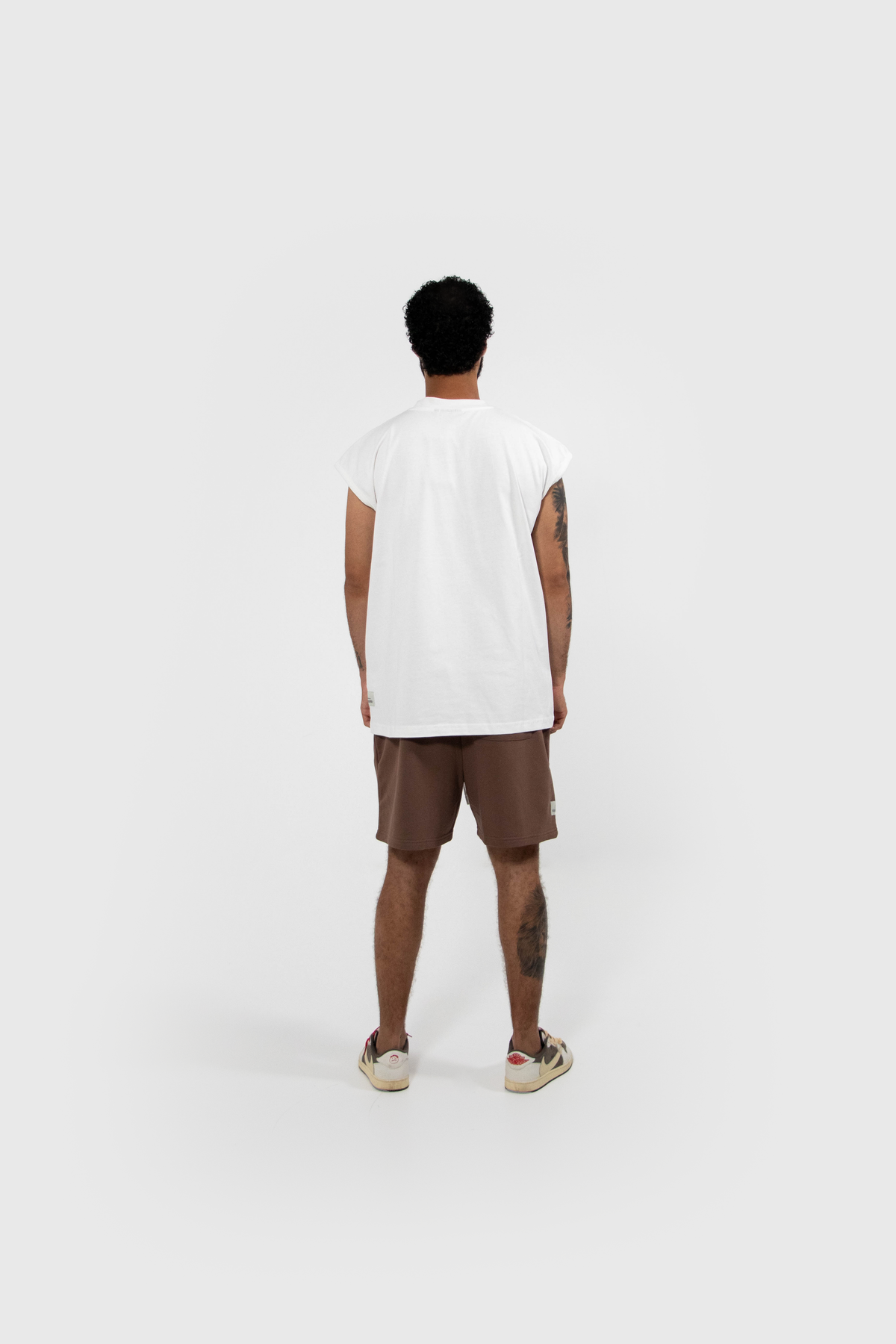 SIGNATURE SLEEVELESS TOP