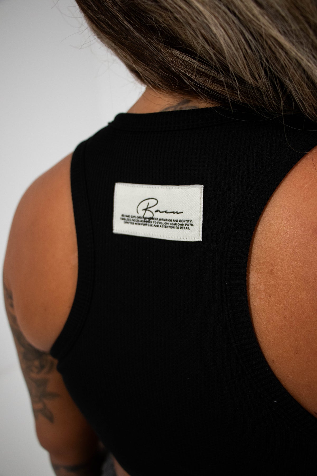 SIGNATURE CROPPED TOP BLACK