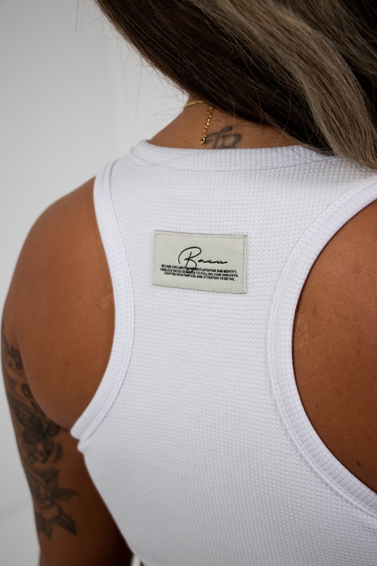 SIGNATURE CROPPED TOP WHITE